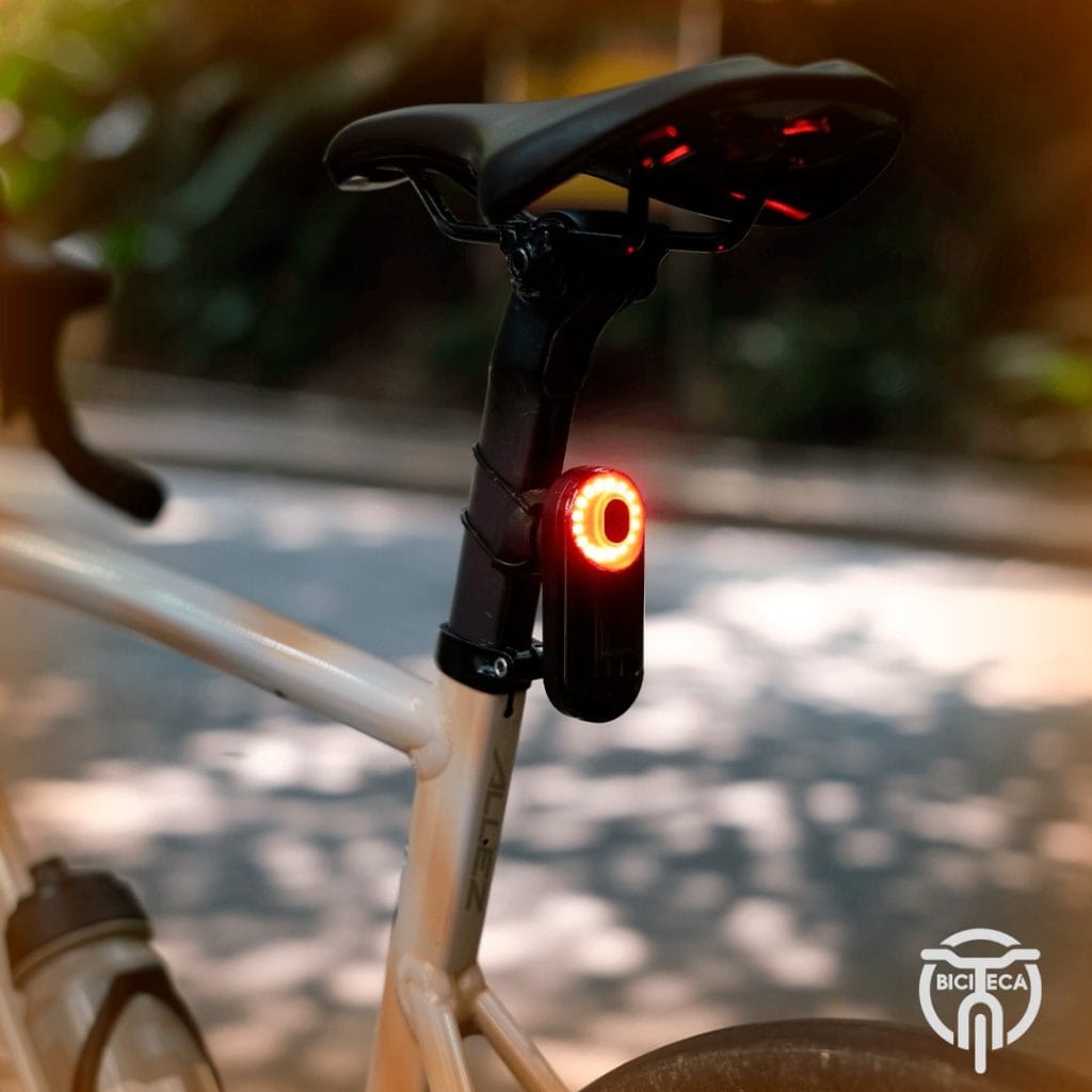 Luz Trasera con Sensor Magene - vista alternativa