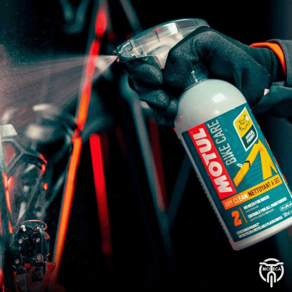 Motul Dry Clean Shampoo - vista alternativa